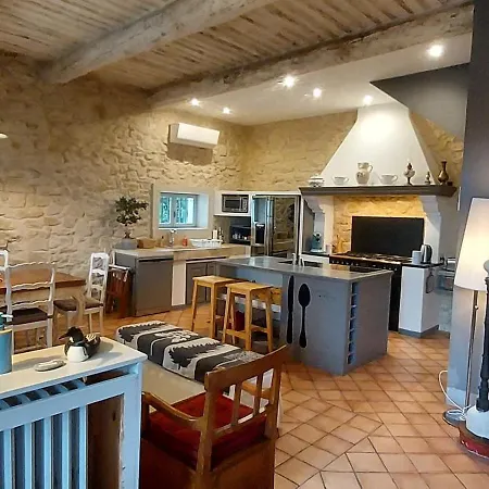 La Bastide Des Amouriers Guest house