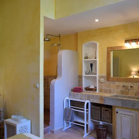 La Bastide Des Amouriers Guest house