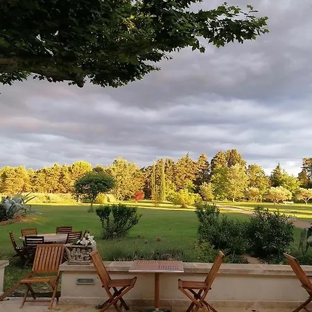Guest house La Bastide Des Amouriers Caumont-sur-Durance