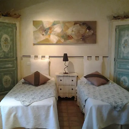 La Bastide Des Amouriers Guest house