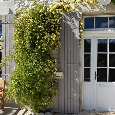 Guest house La Bastide Des Amouriers 3*
