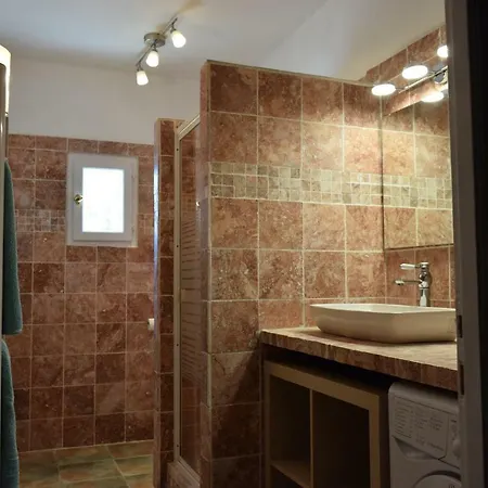 La Bastide Des Amouriers Guest house